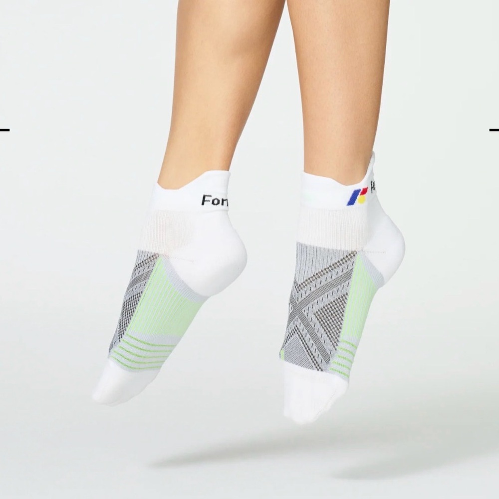 BRAND NEW Forme Arch Booster Socks - size small